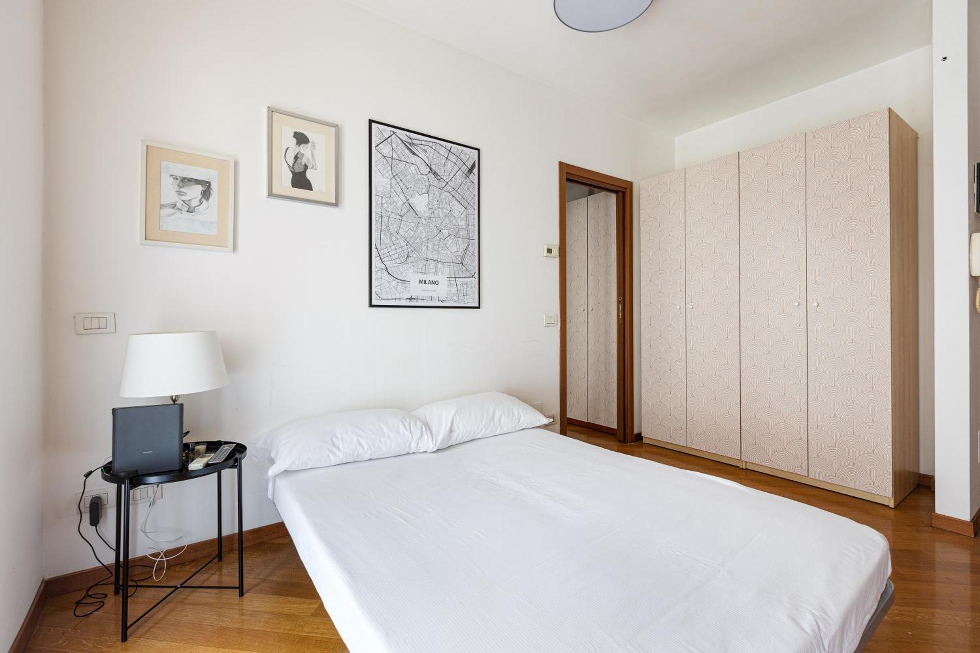 Cosy Studio With Balcony & Private Garage Milán Exterior foto