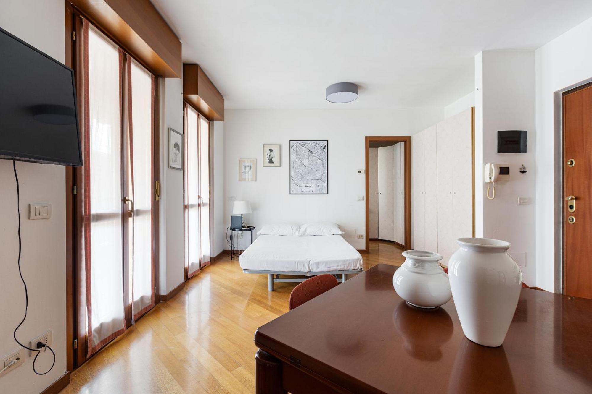 Cosy Studio With Balcony & Private Garage Milán Exterior foto