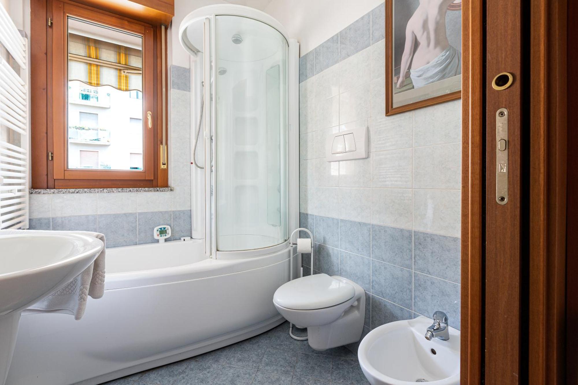 Cosy Studio With Balcony & Private Garage Milán Exterior foto