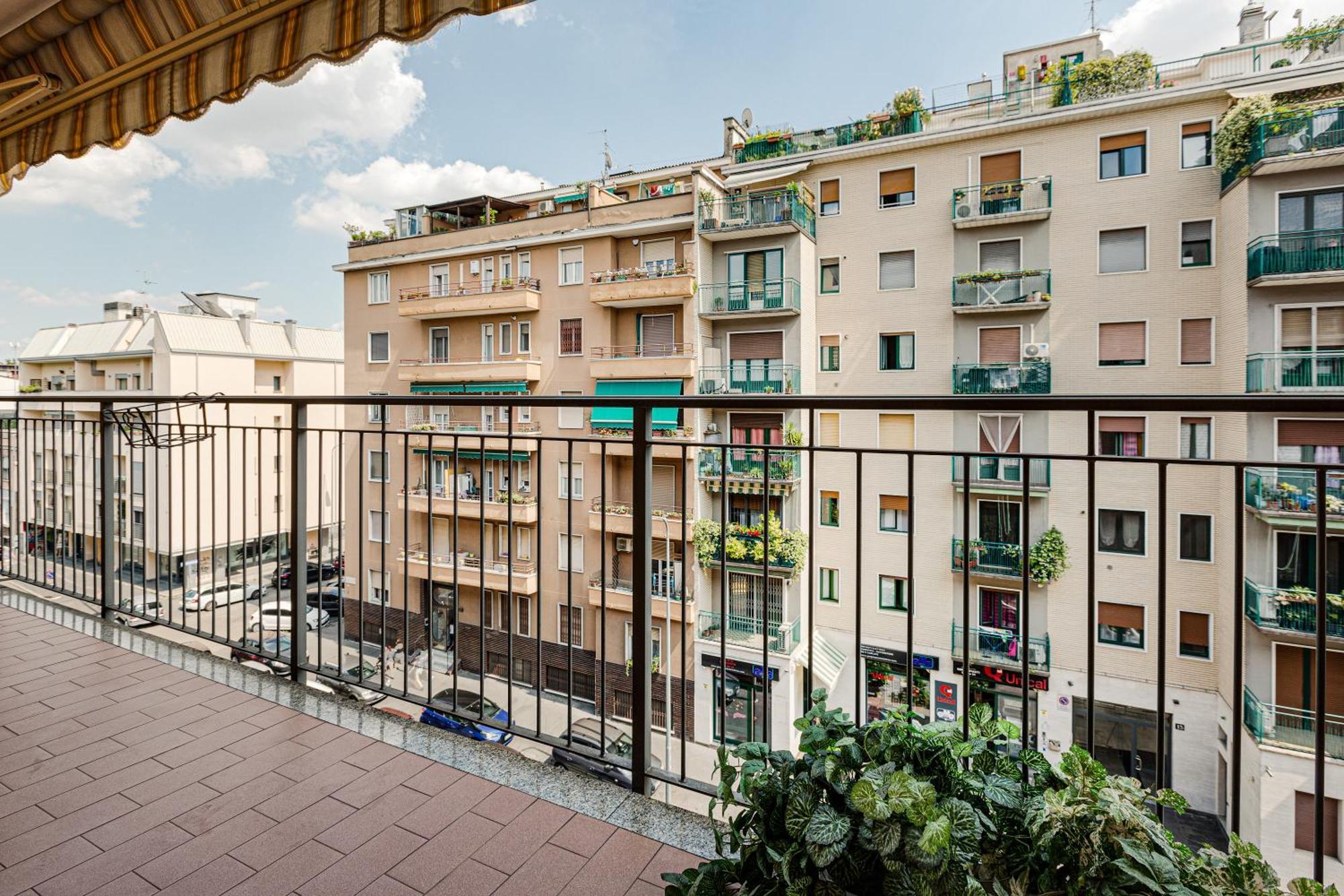 Cosy Studio With Balcony & Private Garage Milán Exterior foto